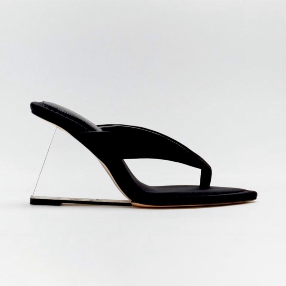 Good American
Cinderella Sandals